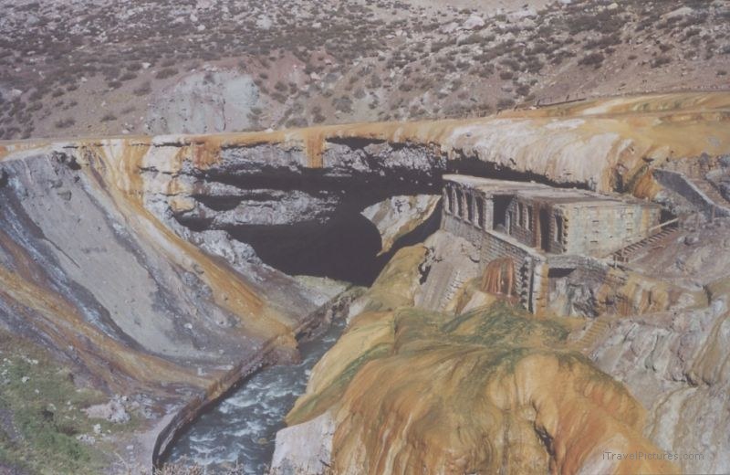 Puente del Inca natural bridge